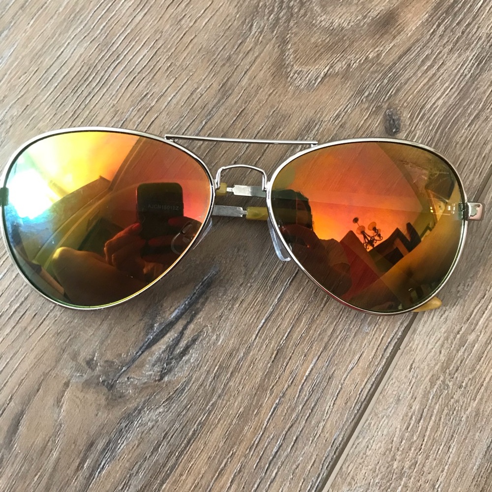Juicy Couture Sunglasses - Silver frame AJCN150127